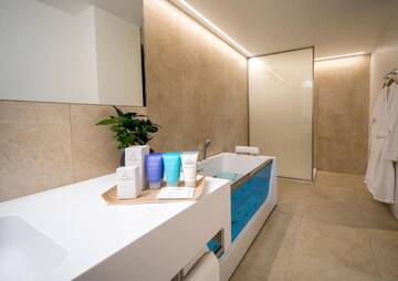 Люкс с балконом в Отеле Metropol Spa Hotel
